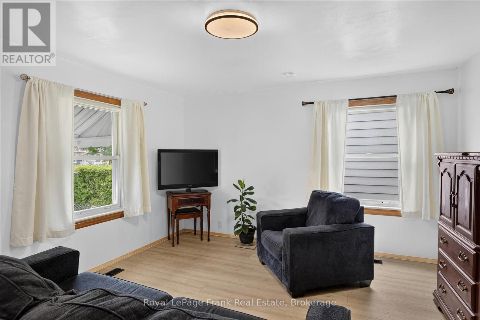 500 GLENGARRY AVENUE - 4