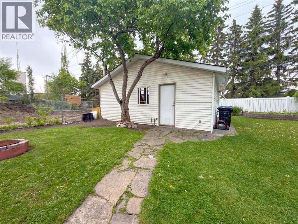 2115 Halifax Crescent NW — photo 20