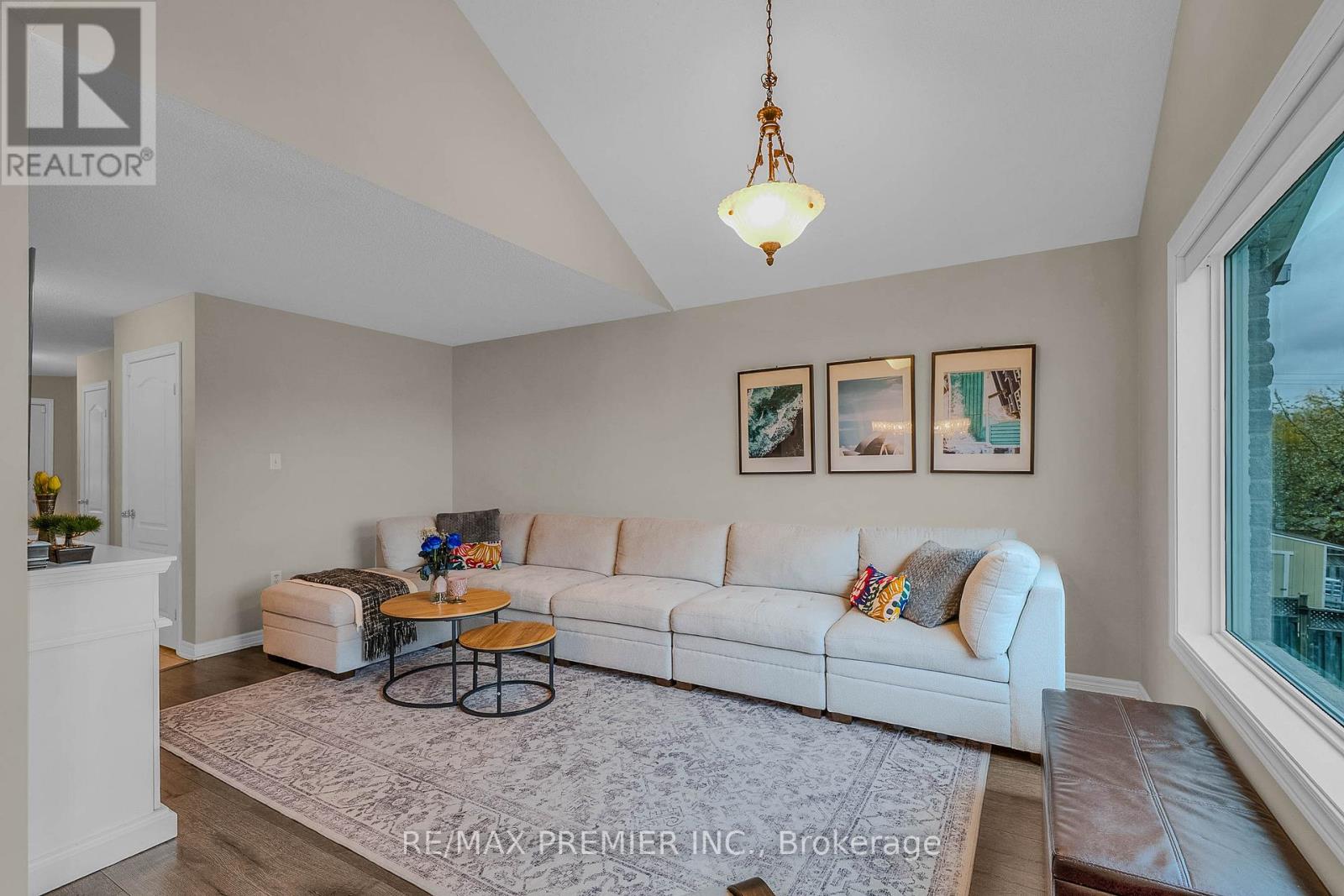 435 SIMCOE STREET - 11