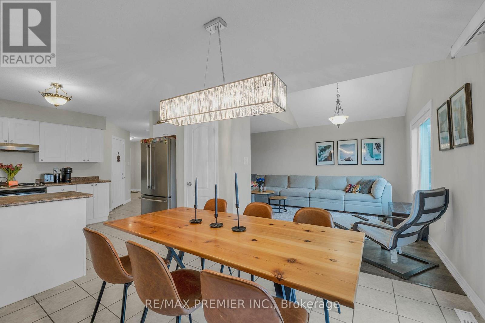 435 SIMCOE STREET - 12