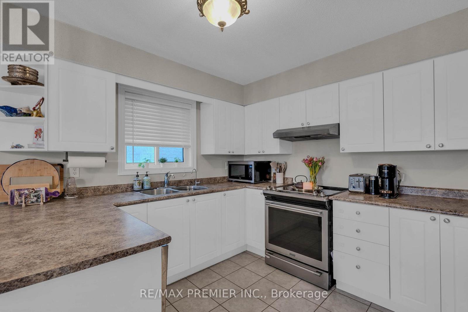 435 SIMCOE STREET - 15