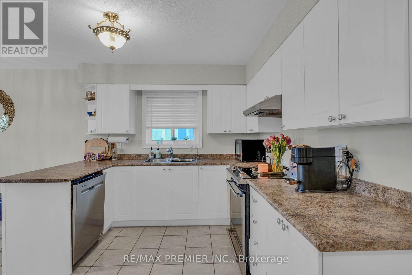 435 SIMCOE STREET - 16