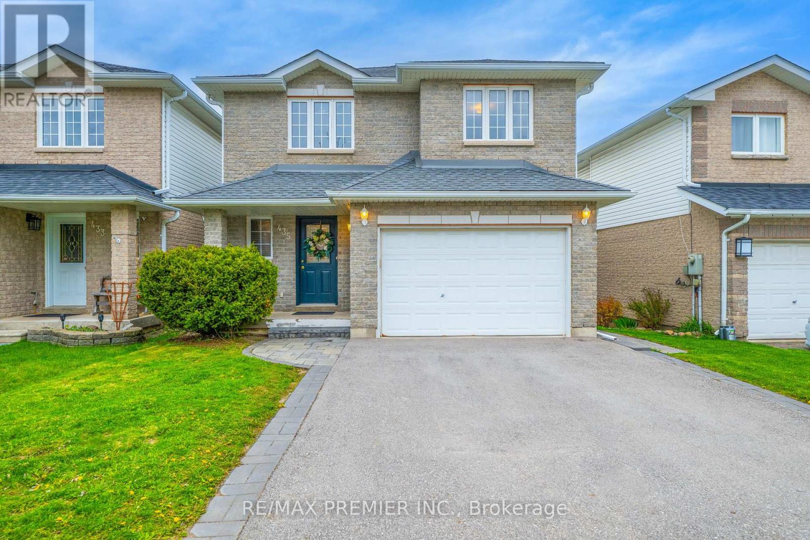 435 SIMCOE STREET - 2