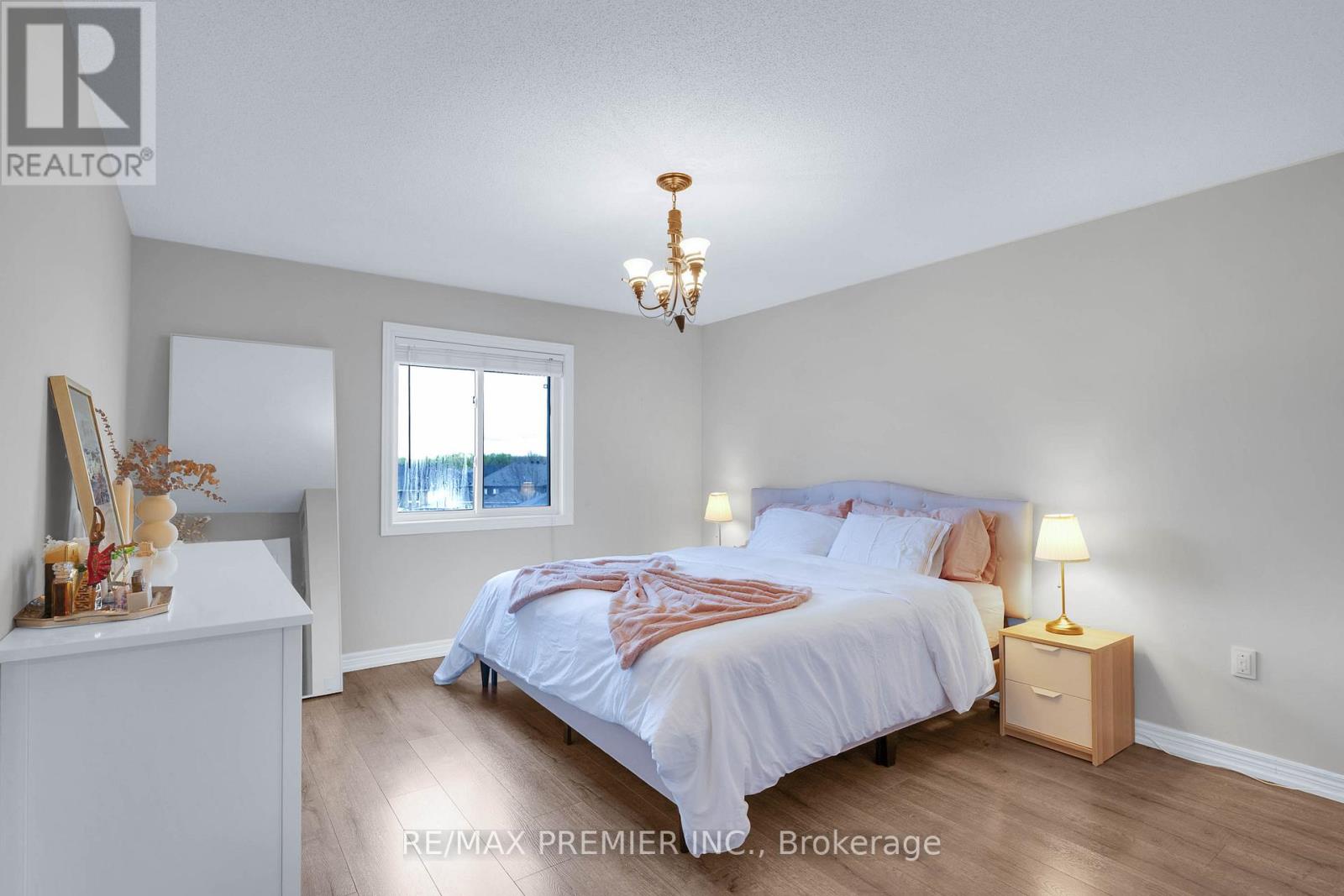 435 SIMCOE STREET - 23