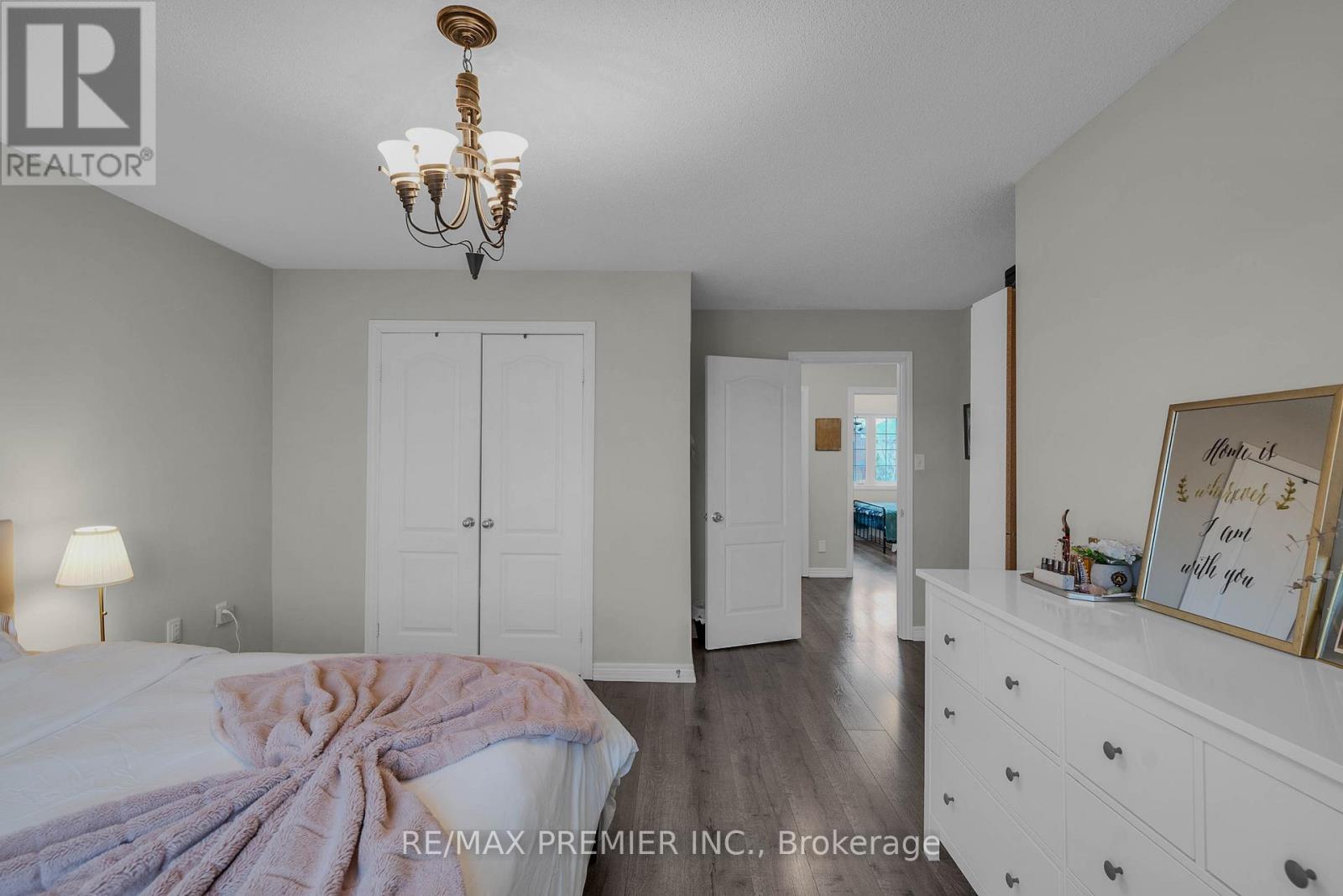 435 SIMCOE STREET - 24