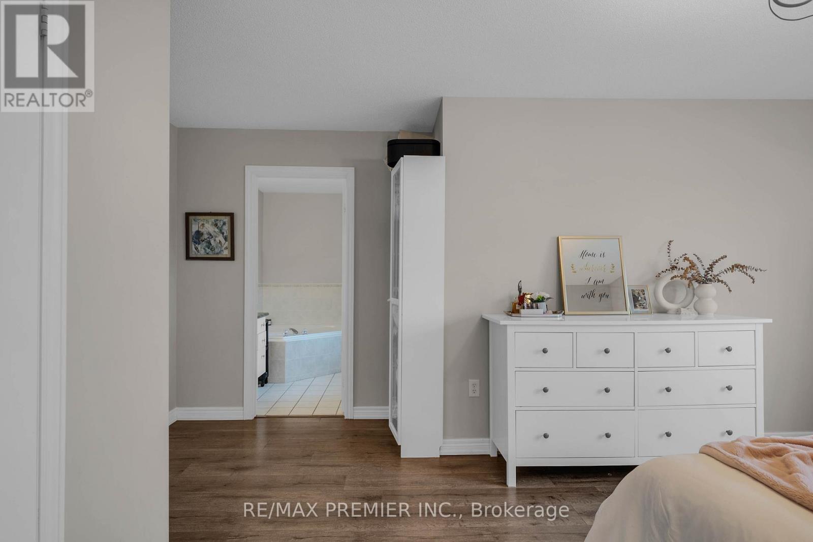 435 SIMCOE STREET - 25