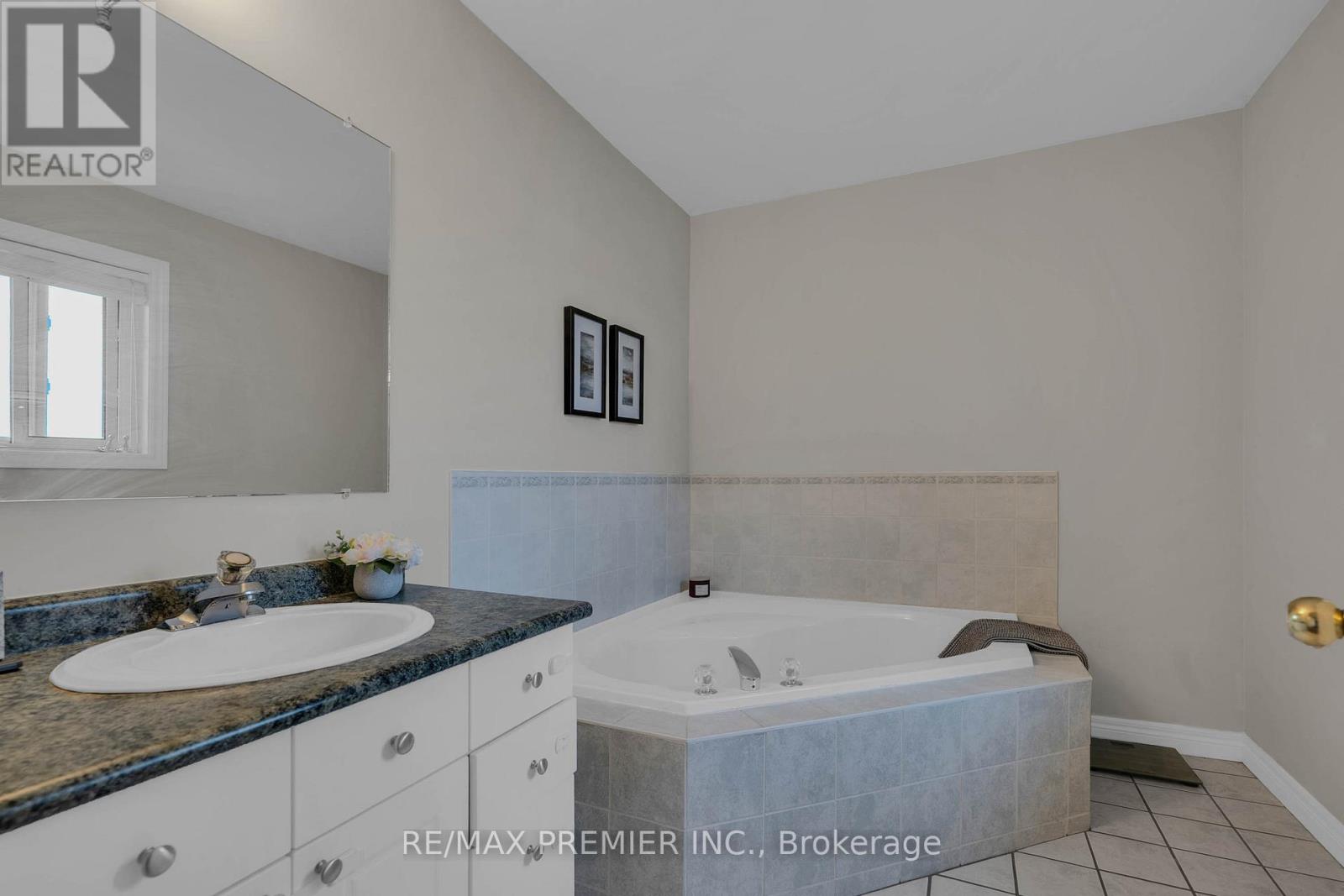 435 SIMCOE STREET - 26