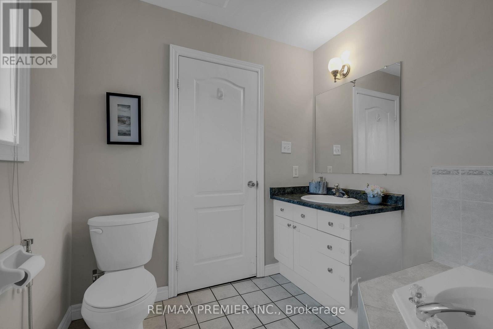 435 SIMCOE STREET - 27