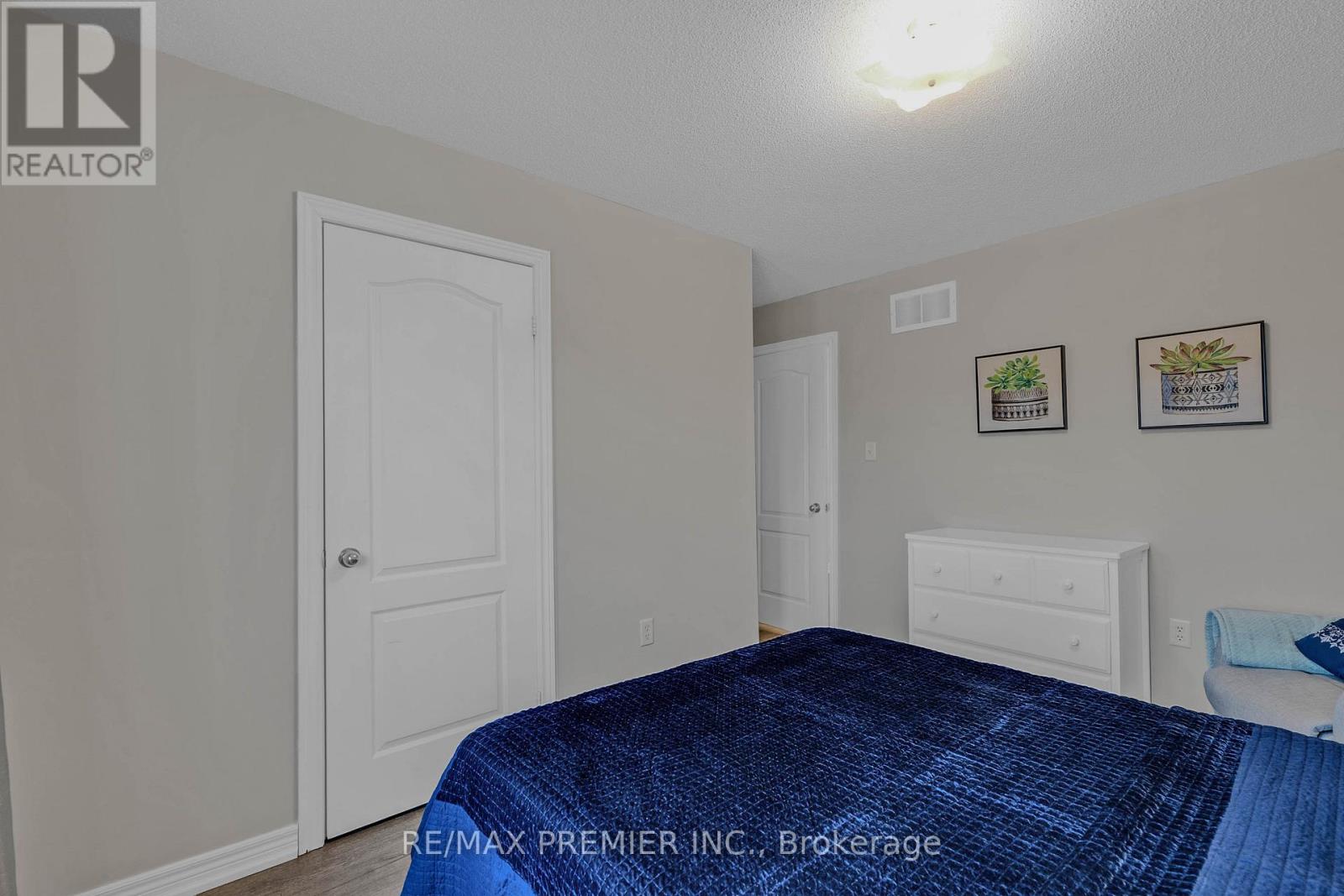 435 SIMCOE STREET - 29