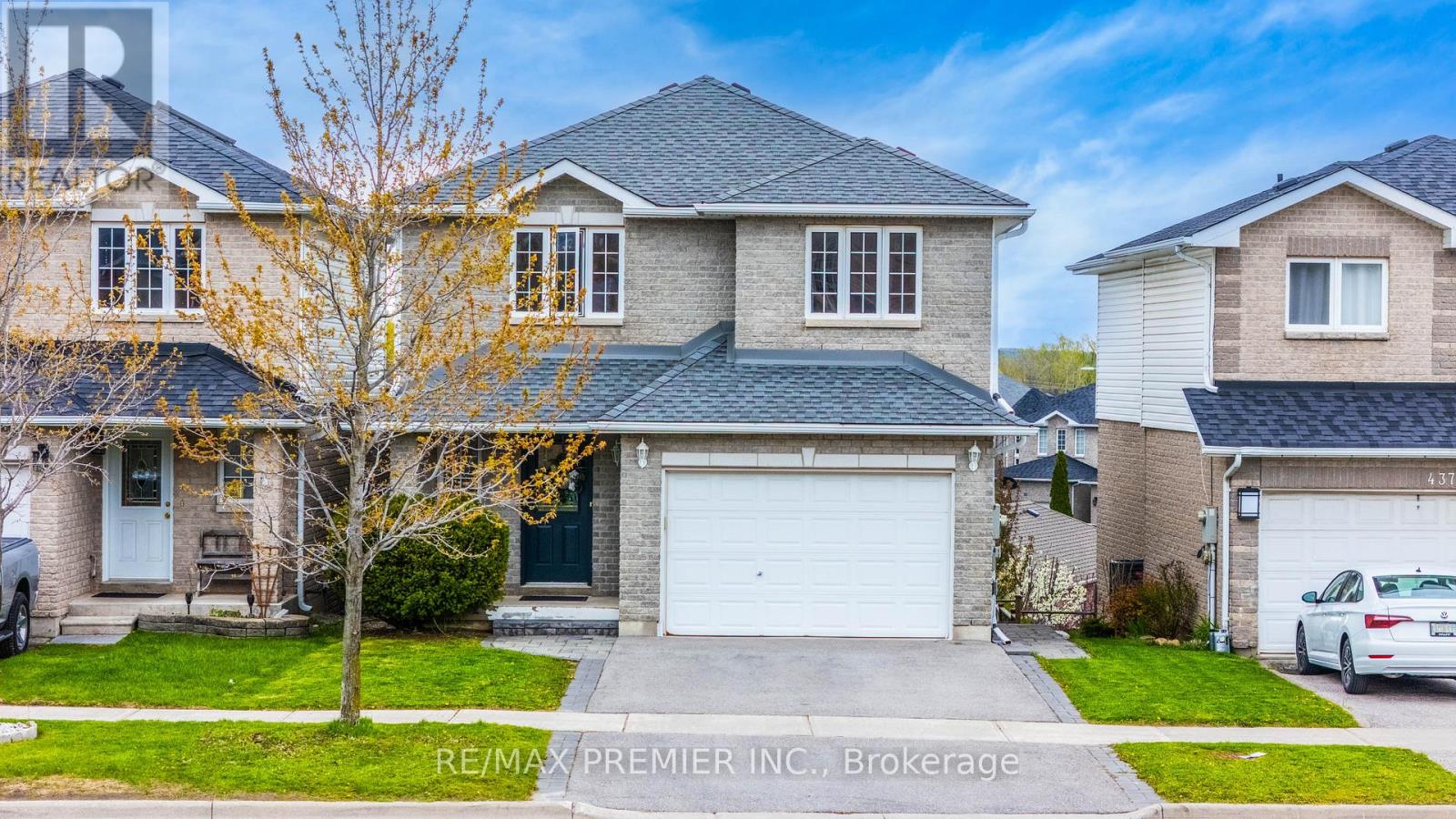435 SIMCOE STREET - 3