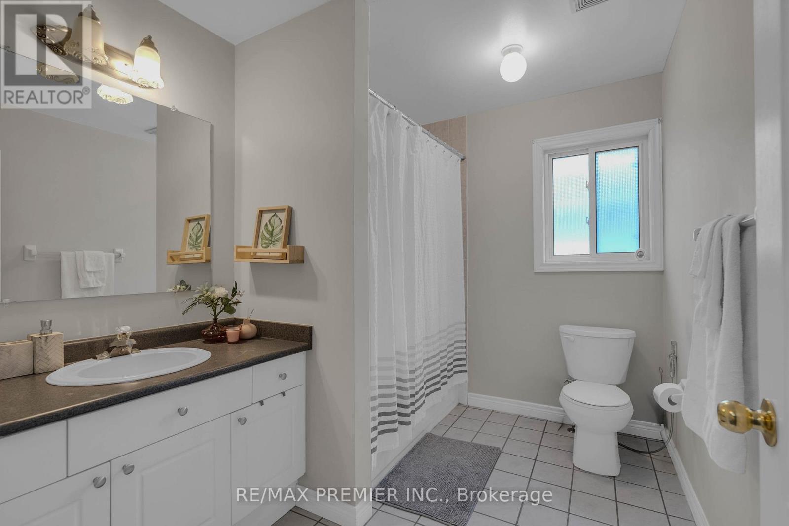 435 SIMCOE STREET - 33
