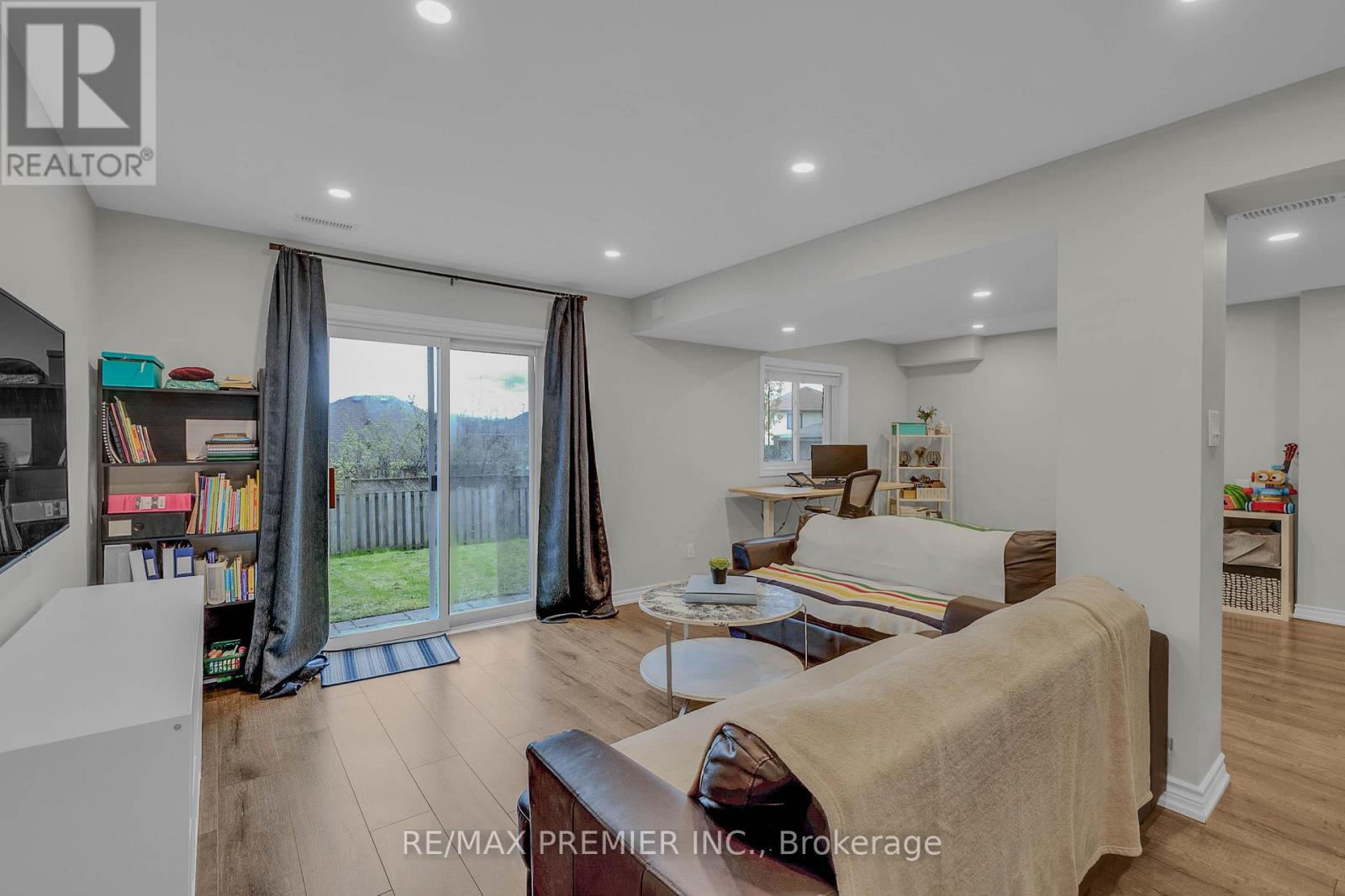 435 SIMCOE STREET - 37