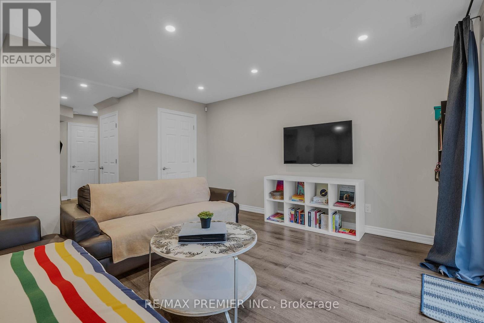 435 SIMCOE STREET - 38