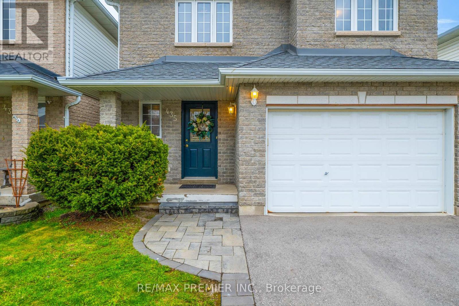 435 SIMCOE STREET - 4
