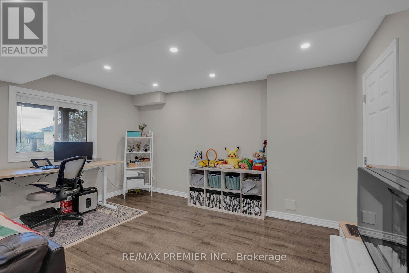 435 SIMCOE STREET - 40