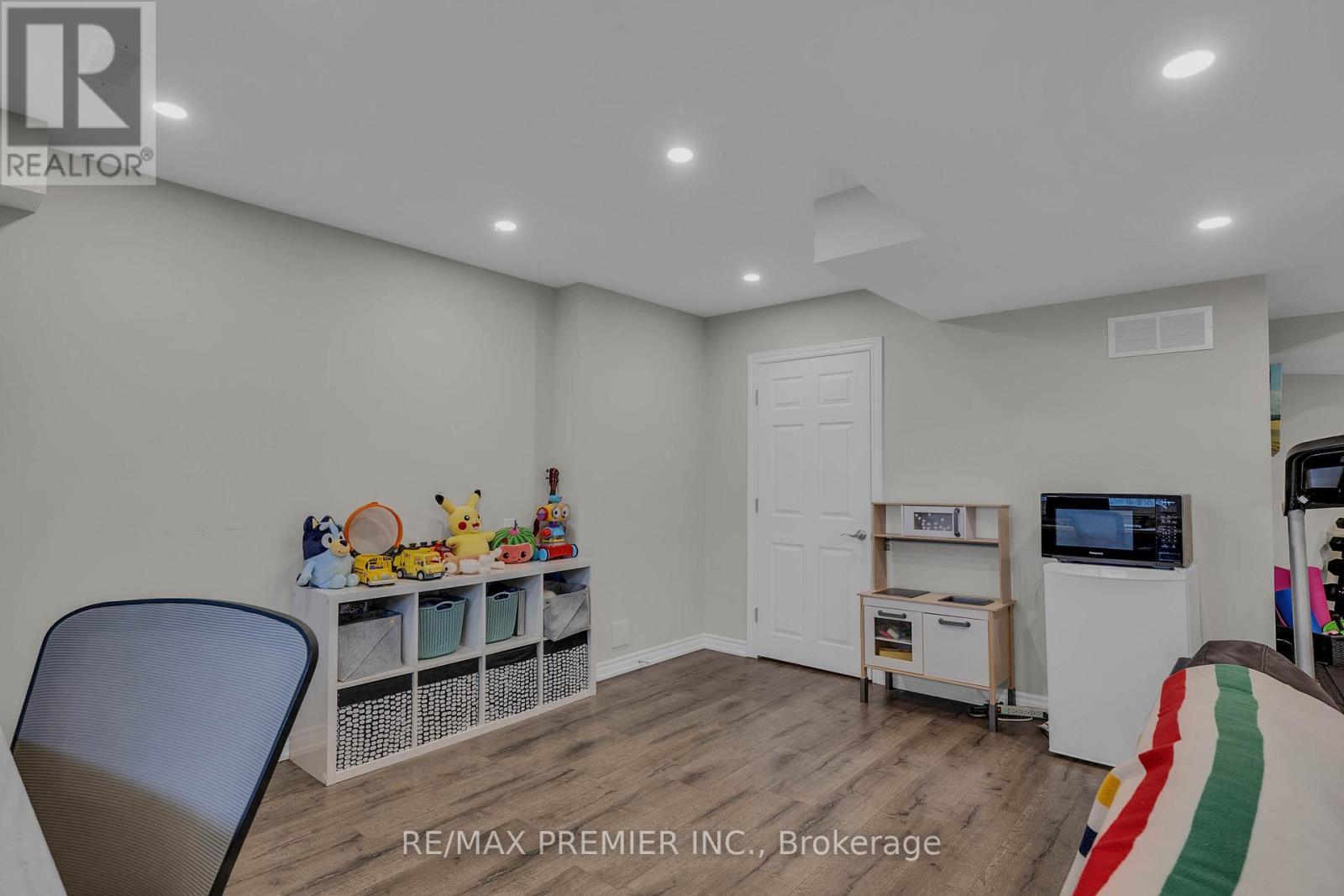 435 SIMCOE STREET - 41