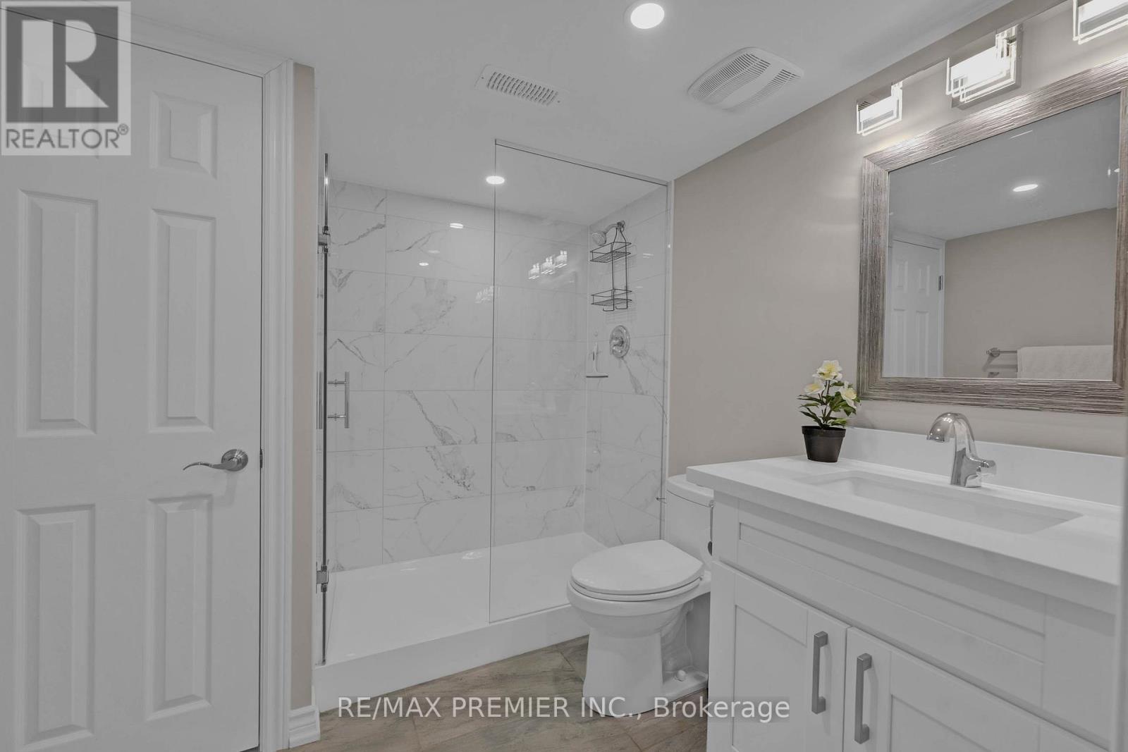 435 SIMCOE STREET - 43