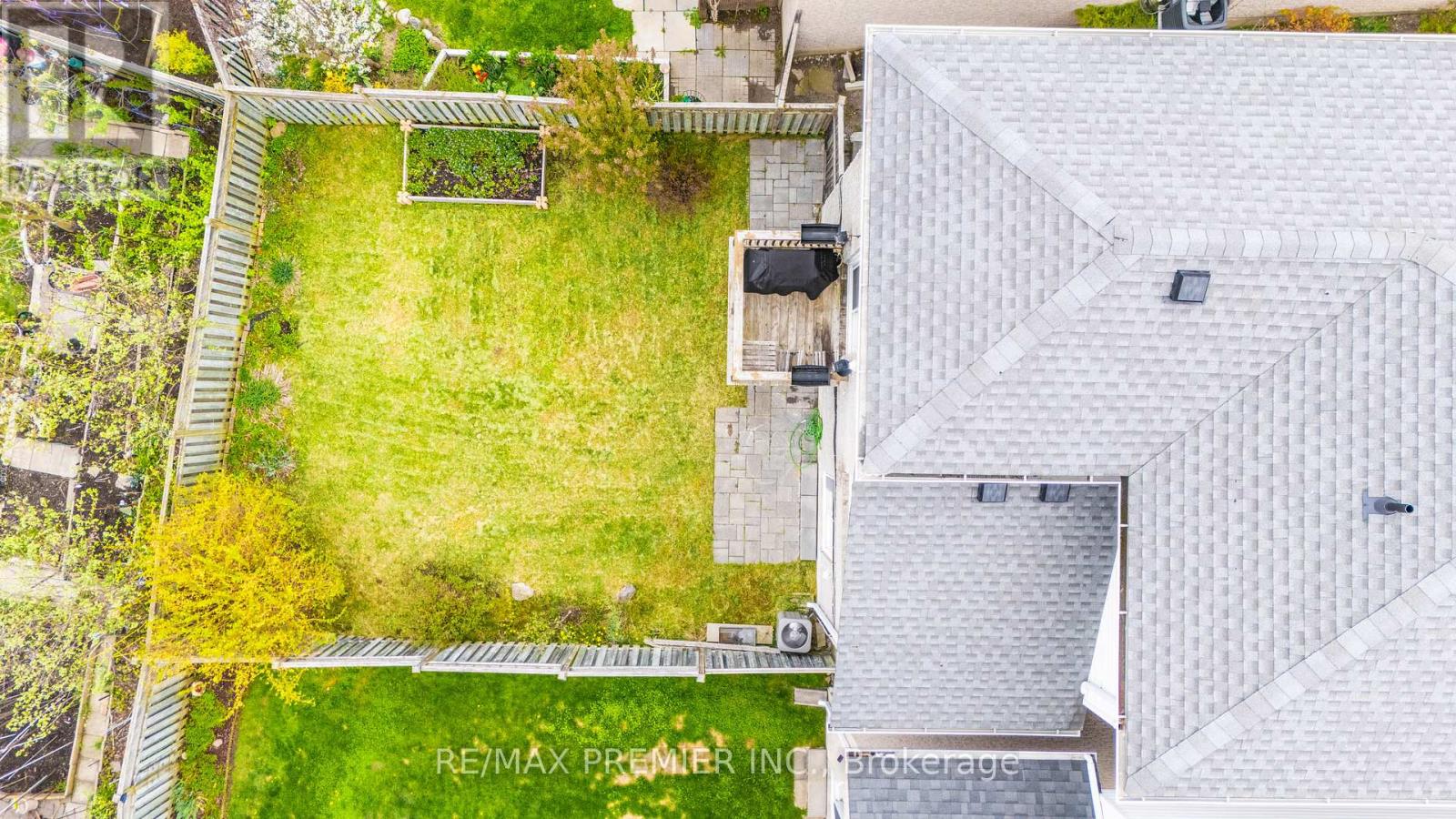 435 SIMCOE STREET - 44