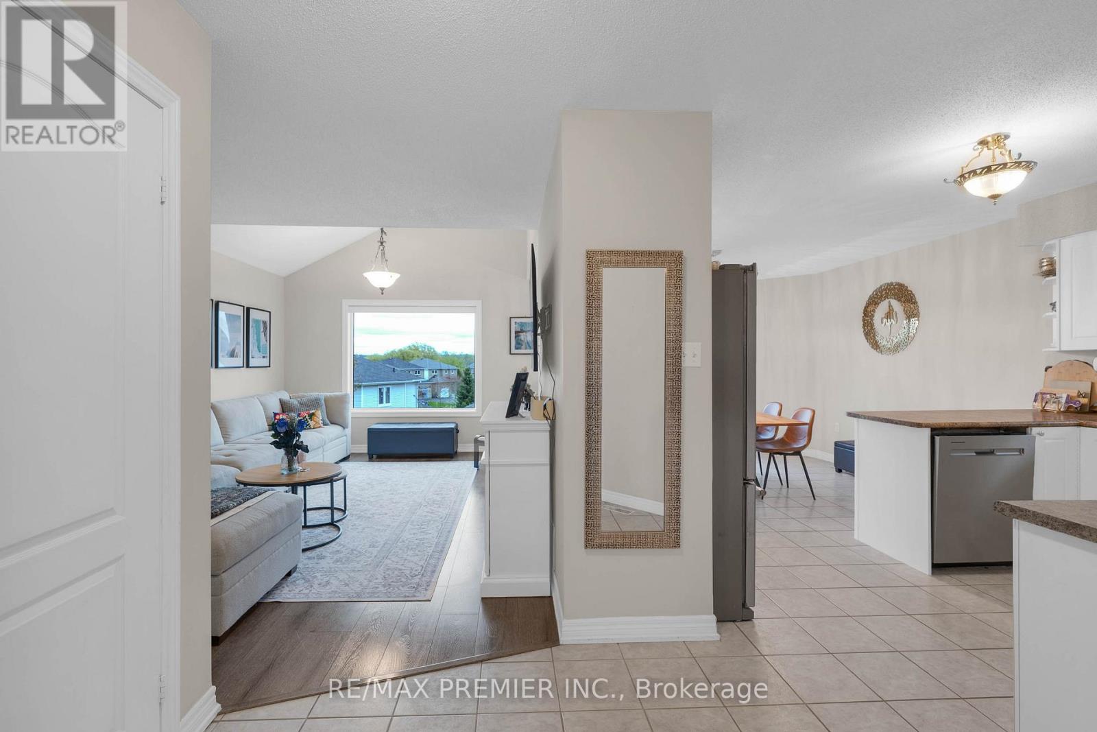 435 SIMCOE STREET - 7