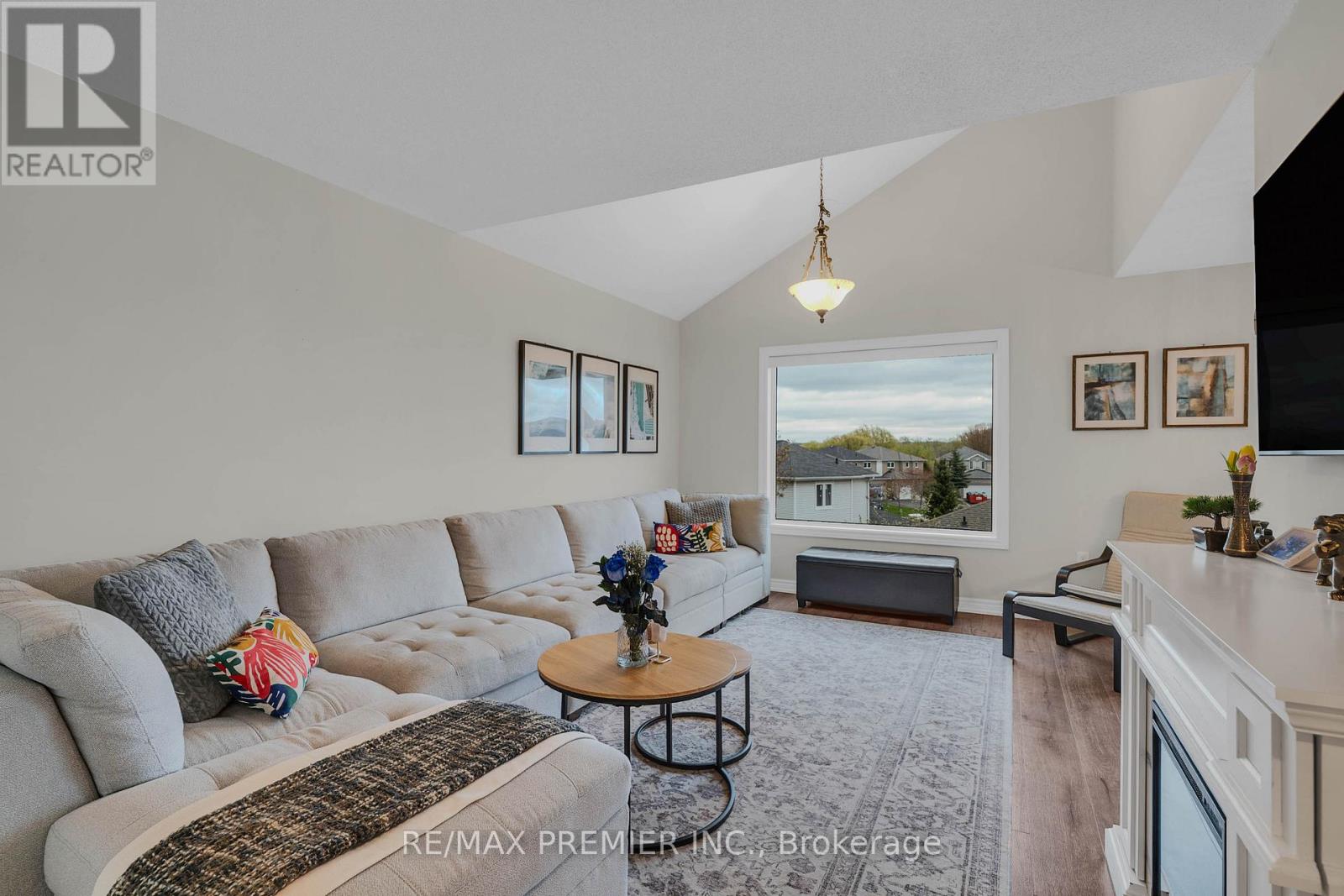 435 SIMCOE STREET - 8