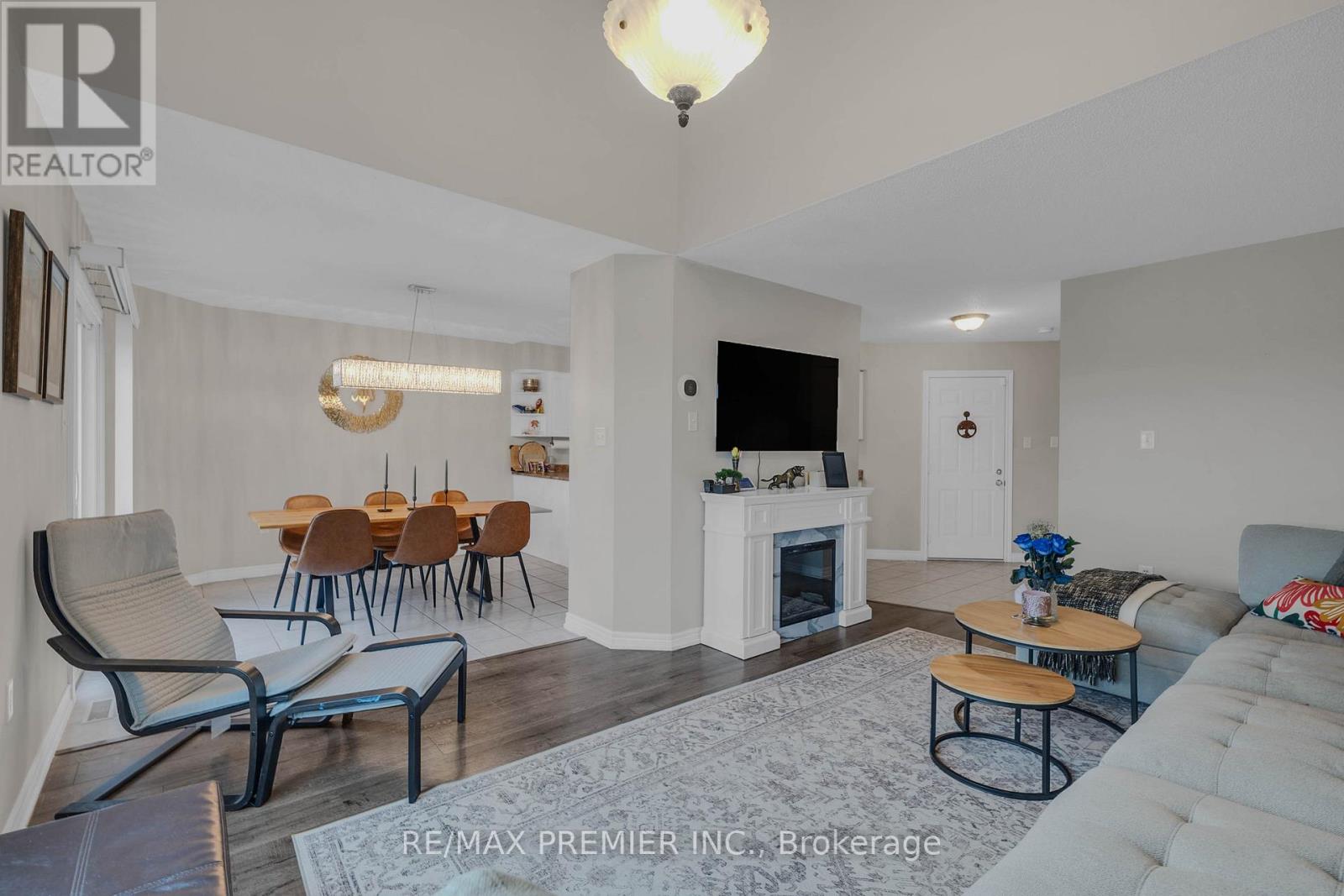 435 SIMCOE STREET - 9
