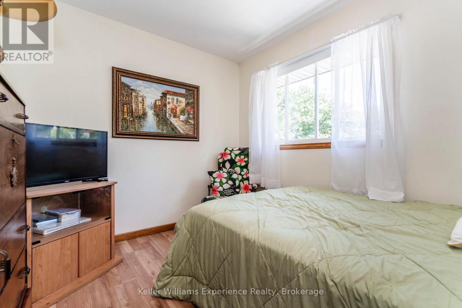 63 LORNE AVENUE - 11