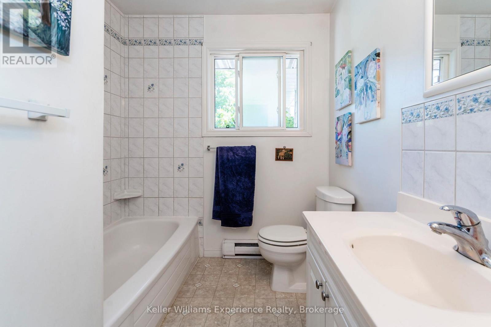 63 LORNE AVENUE - 12