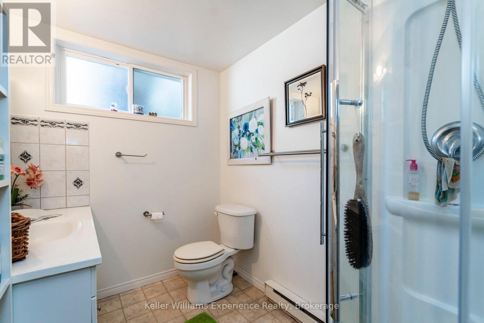 63 LORNE AVENUE - 16