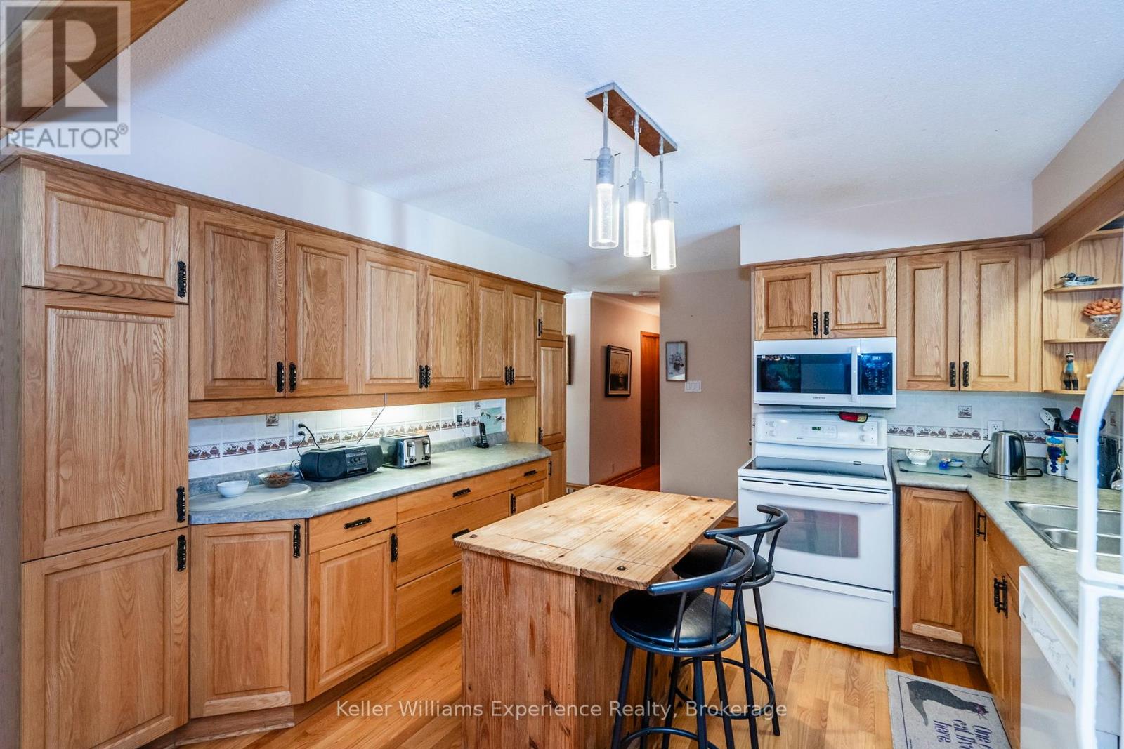 63 LORNE AVENUE - 6