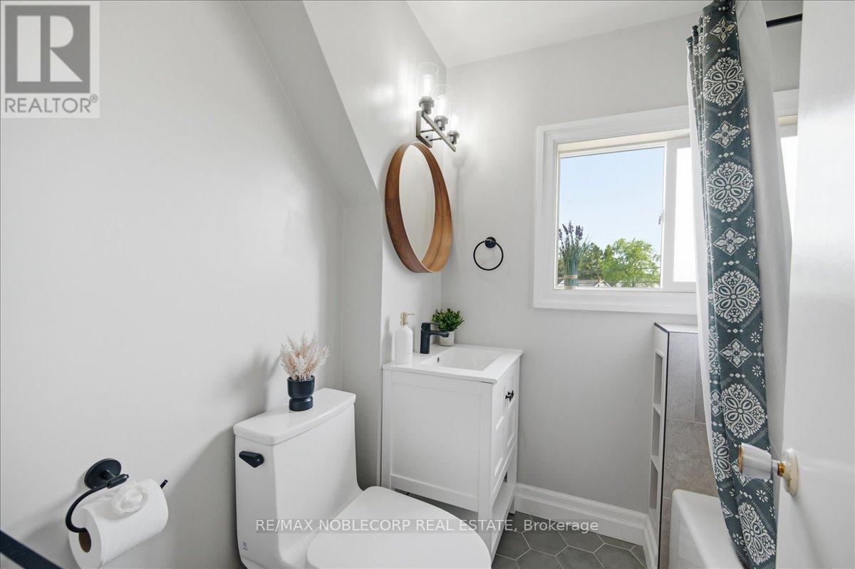 1790 KING STREET E - 24
