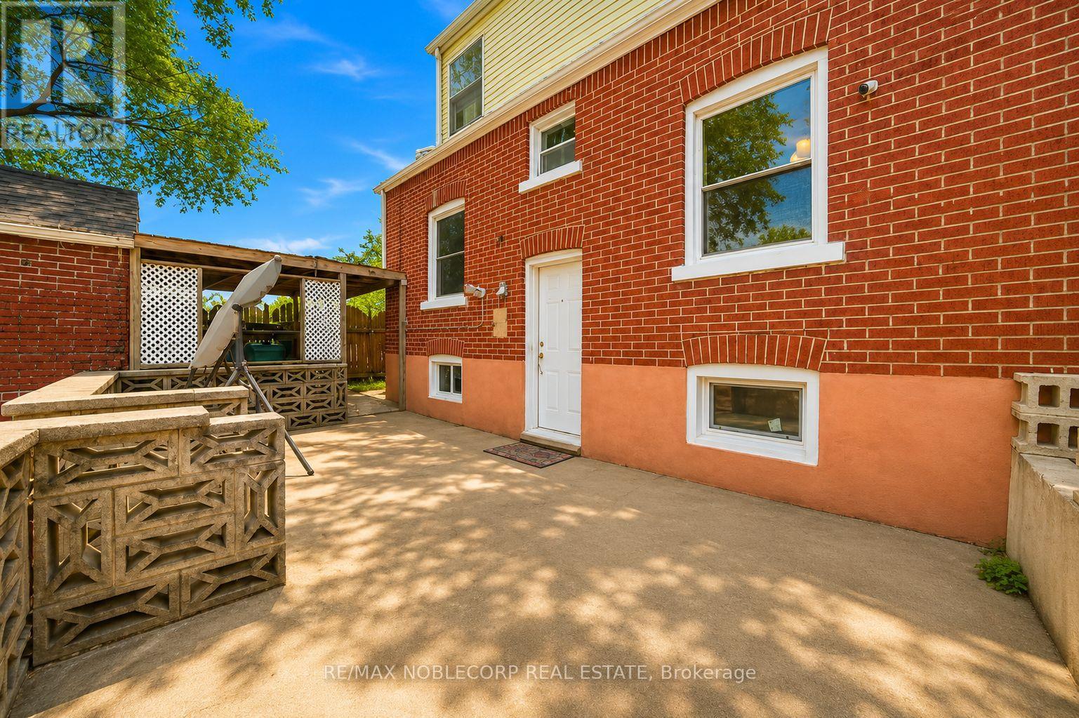1790 KING STREET E - 34