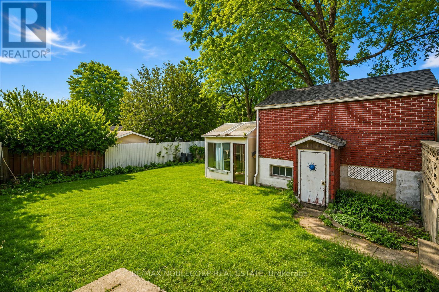 1790 KING STREET E - 36