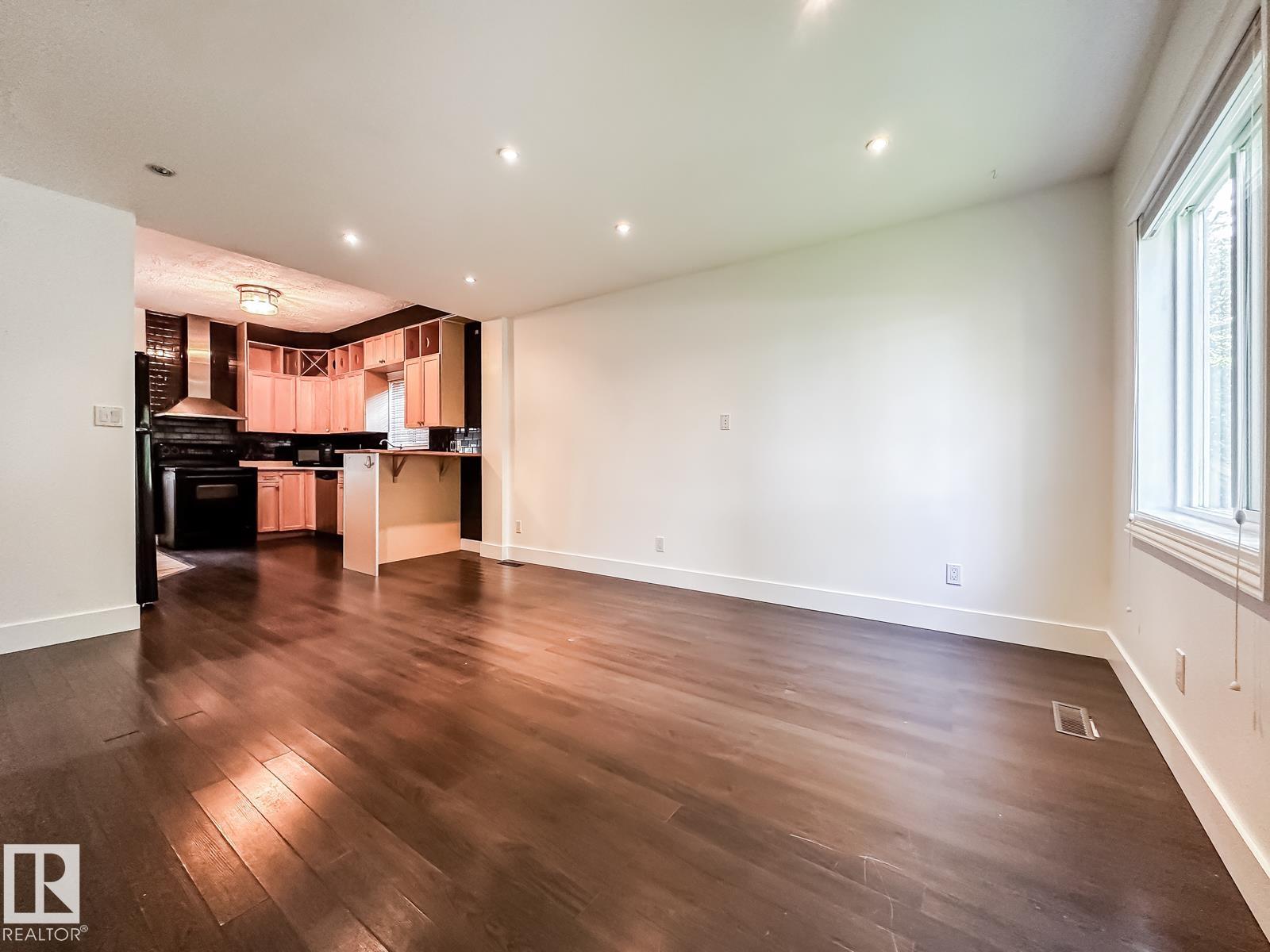 9612 74 AV NW — photo 12