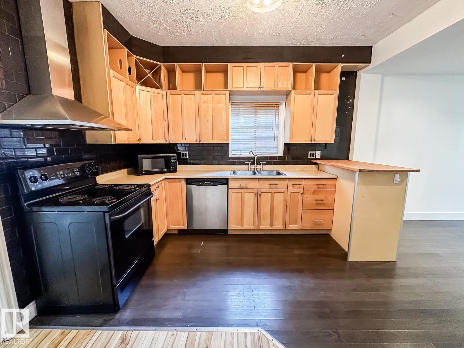 9612 74 AV NW — photo 16
