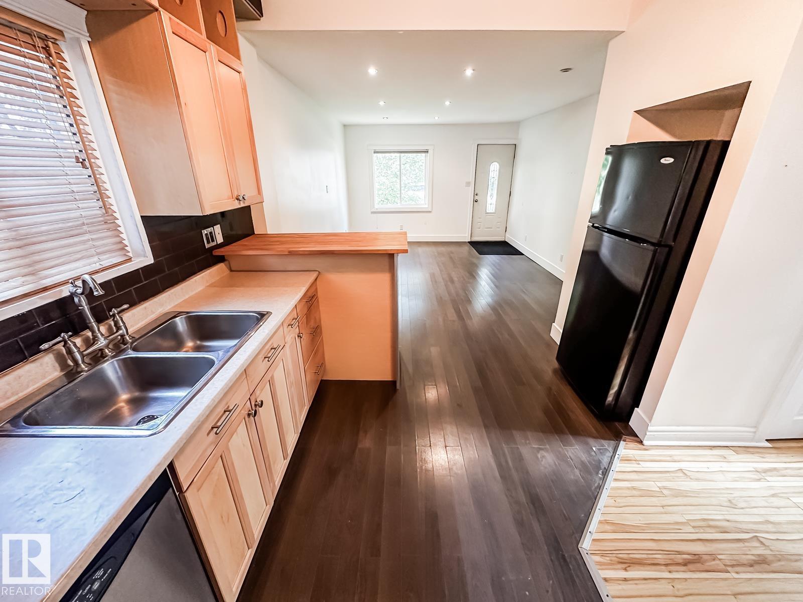 9612 74 AV NW — photo 17