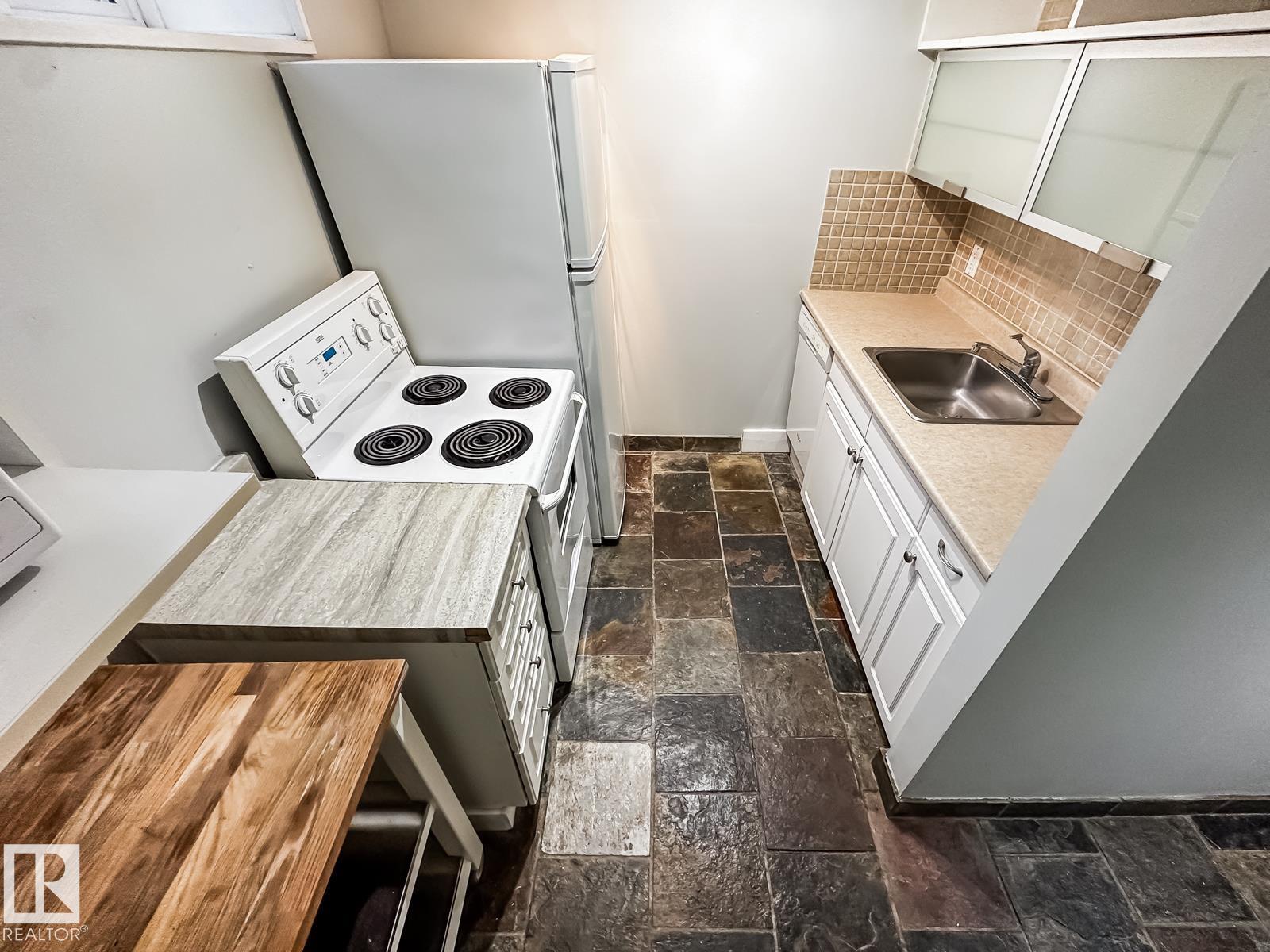 9612 74 AV NW — photo 34