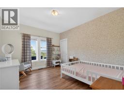 Primary Bedroom - 129 Birch Avenue, Kaleden, BC V0H1K0 Photo 13