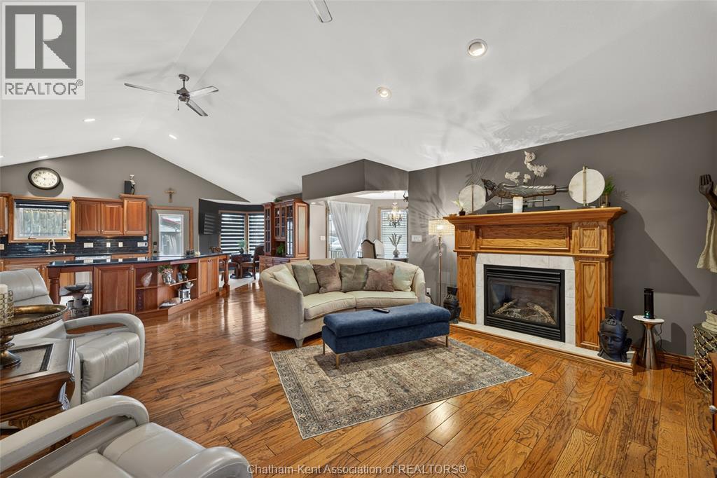 425 Park AVENUE West - 10