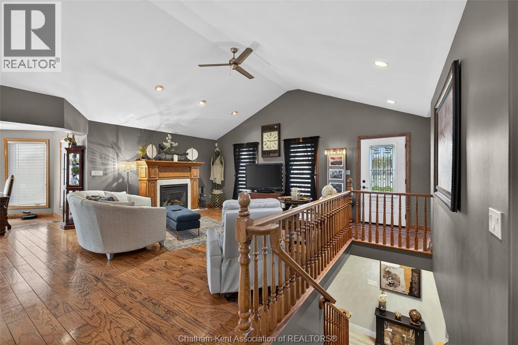425 Park AVENUE West - 16