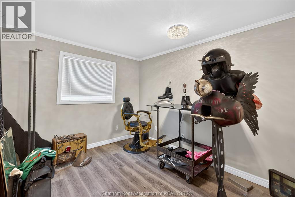 425 Park AVENUE West - 36