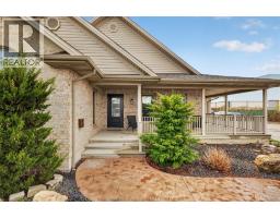 4pc Ensuite bath - 425 Park Avenue West, Chatham, ON N7M1W6 Photo 7