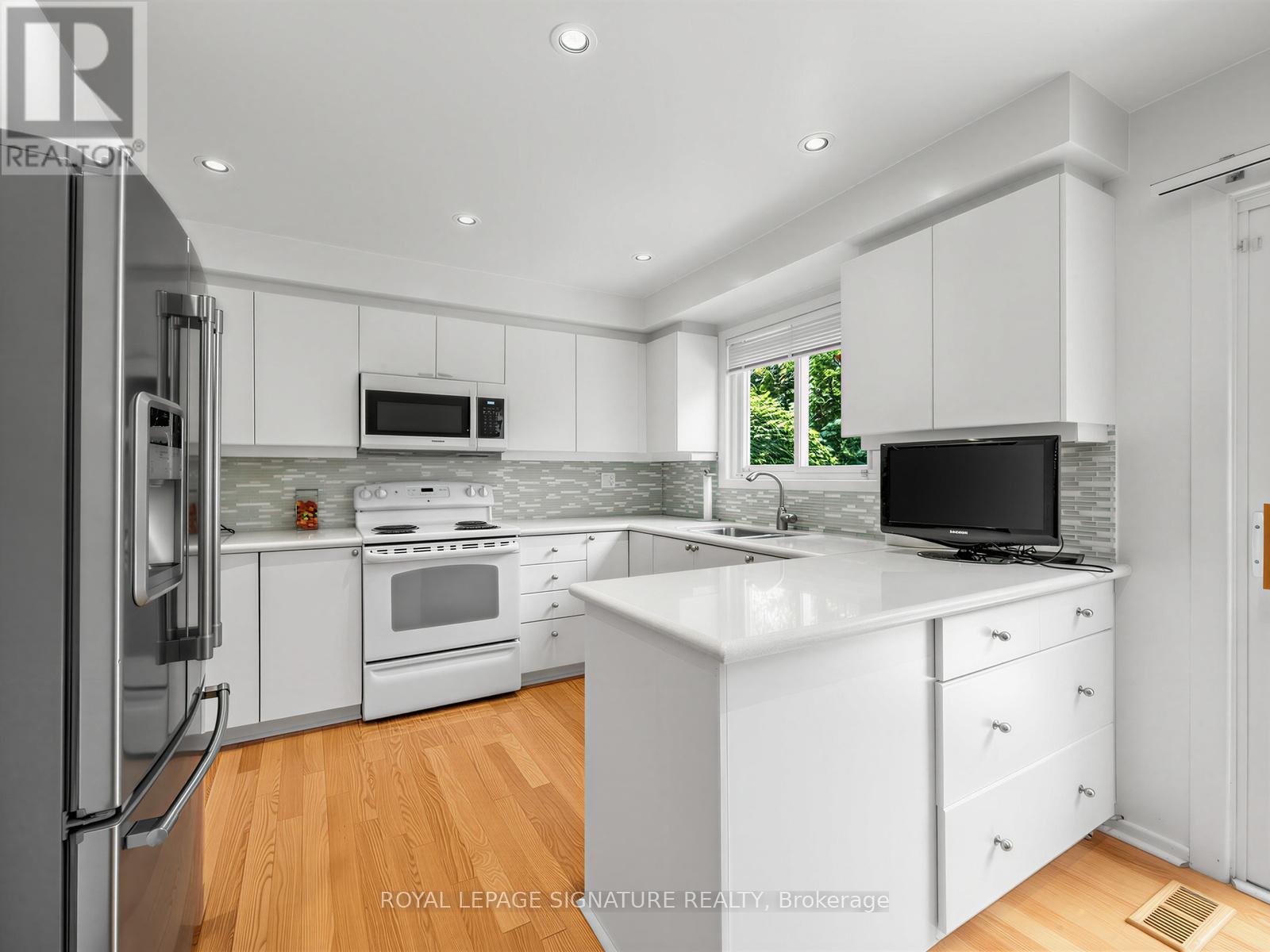 24 ROCKLAND DRIVE - 12
