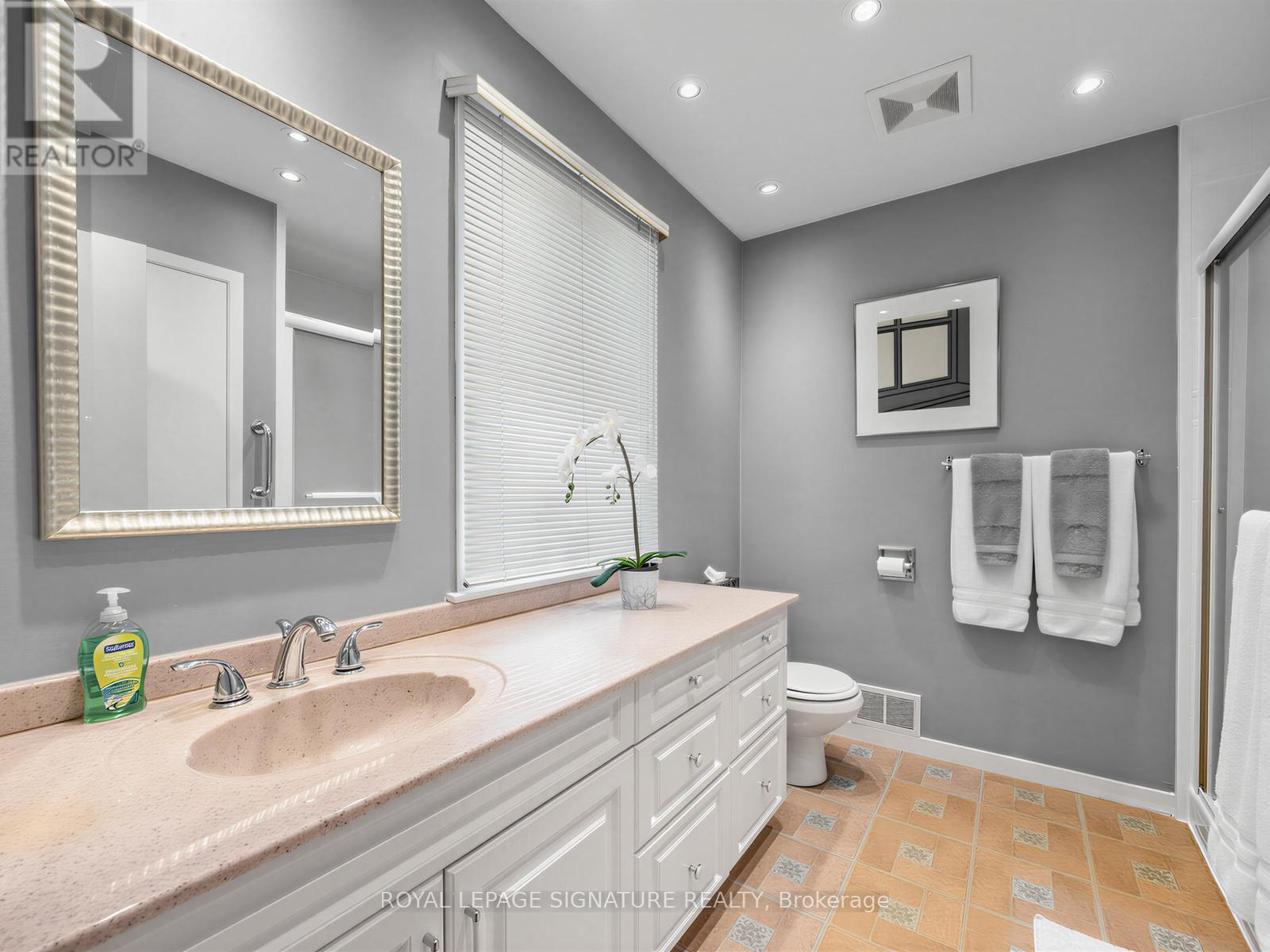 24 ROCKLAND DRIVE - 22