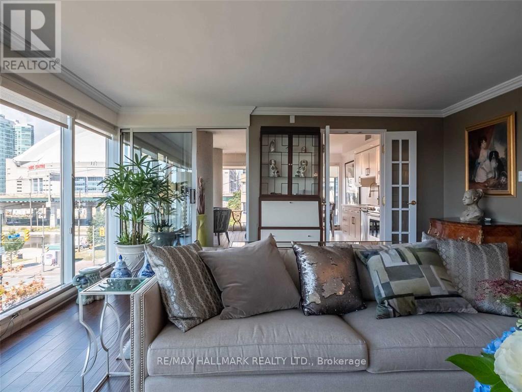 #404 251 QUEENS QUAY W - 11