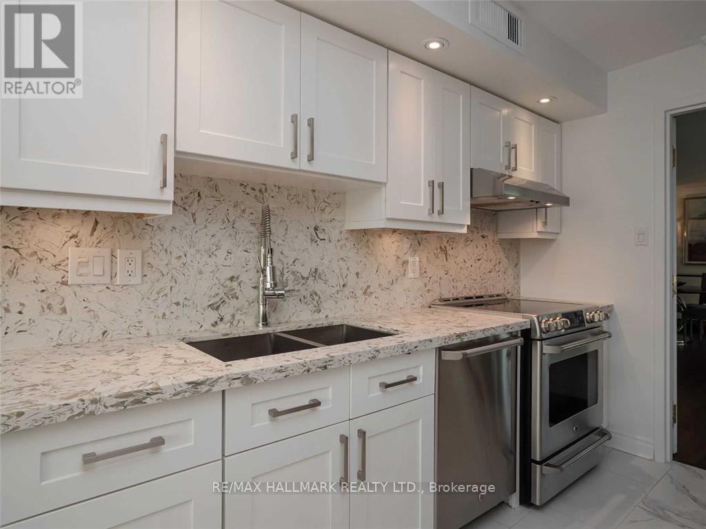 #404 251 QUEENS QUAY W - 17