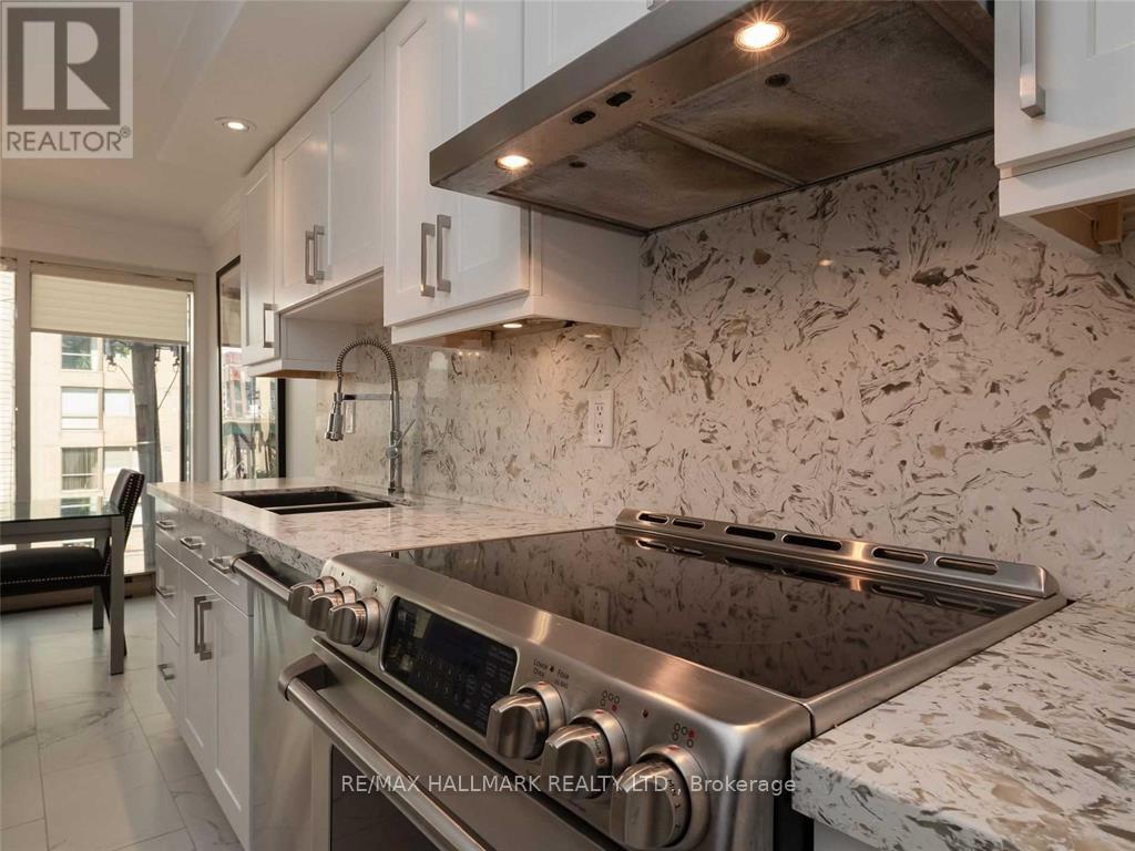#404 251 QUEENS QUAY W - 18