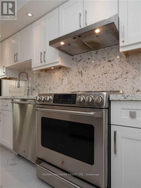 #404 251 QUEENS QUAY W - 19