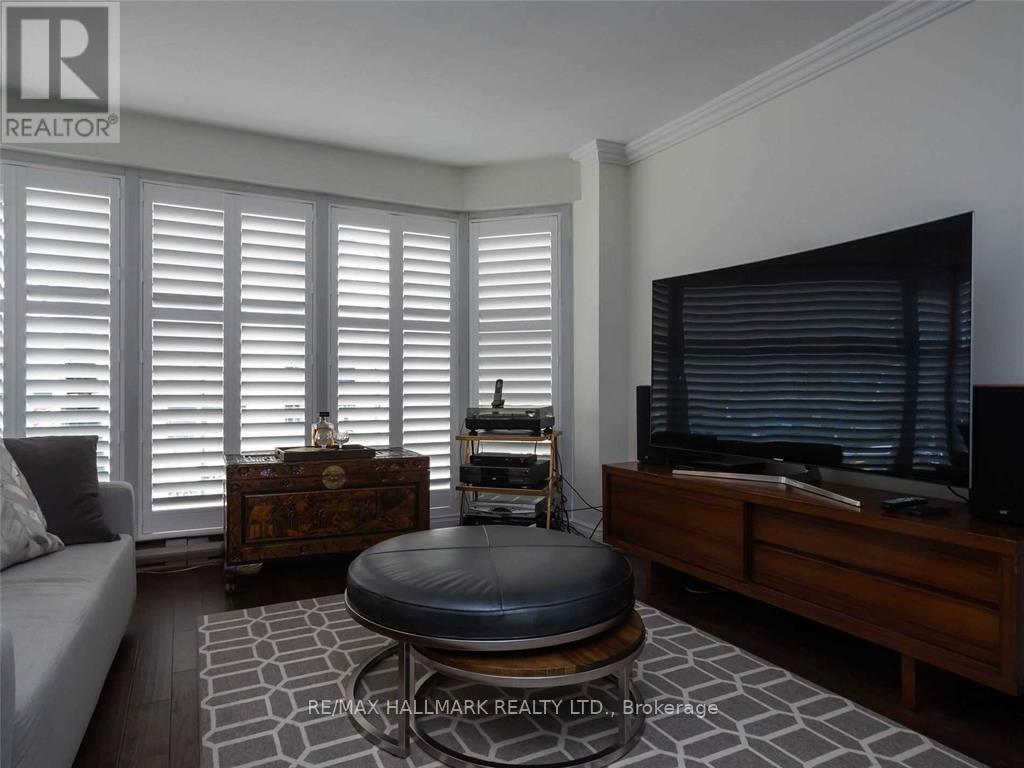 #404 251 QUEENS QUAY W - 28