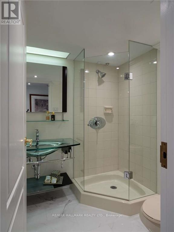 #404 251 QUEENS QUAY W - 29