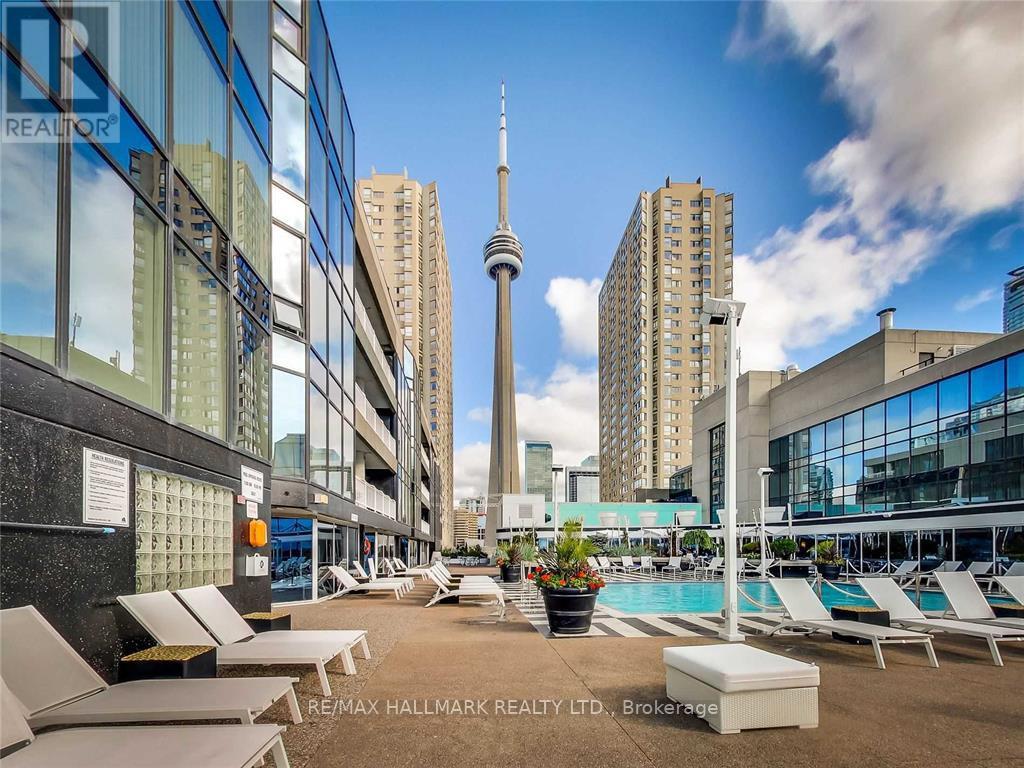 #404 251 QUEENS QUAY W - 30